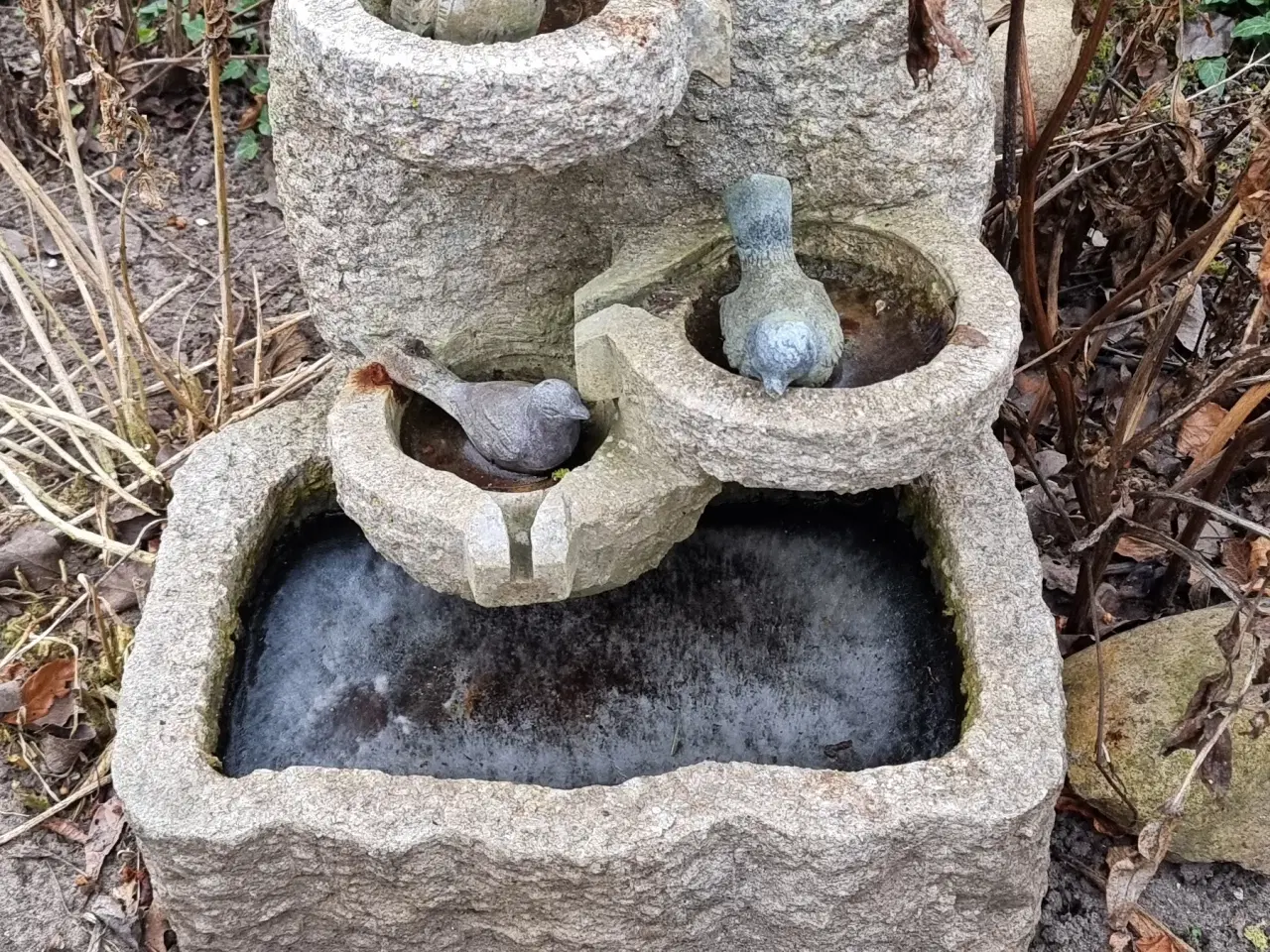 Billede 1 - Granit vandfald med fugle