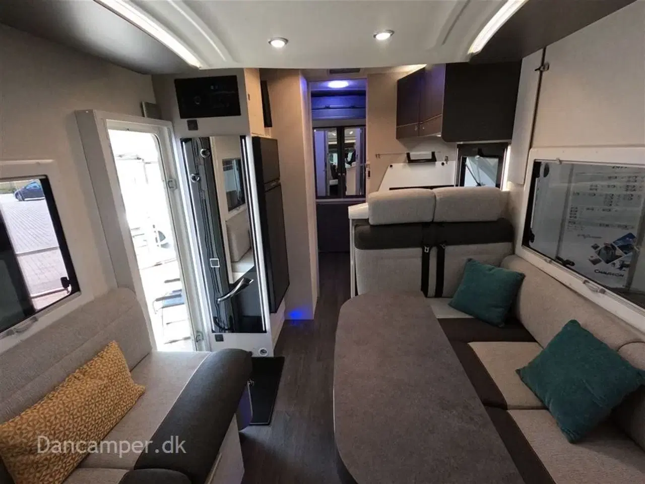 Billede 13 - 2020 - Chausson Welcome Premium 716   Kommissionssalg! Fantastisk delintegreret autocamper med el. sænkbar køjer i bag.og sænkbar dobbeltseng i front, el-markise og NORTRONIX alarm.