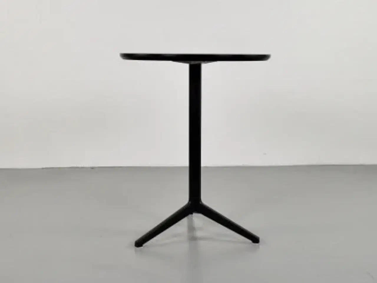 Billede 4 - Cafebord fra pedrali med rund sort plade.