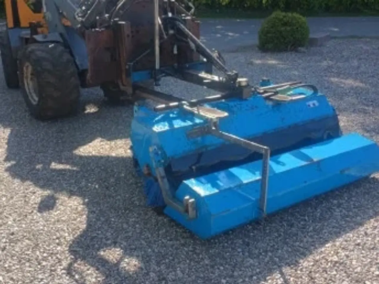 Billede 1 - Hydraulisk kost med opsamler 