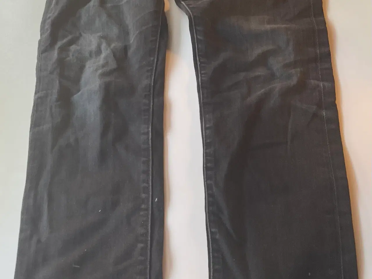 Billede 4 - Slidte sorte Levi’s