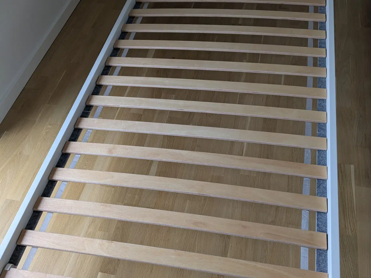 Billede 1 - IKEA enkeltseng med madras