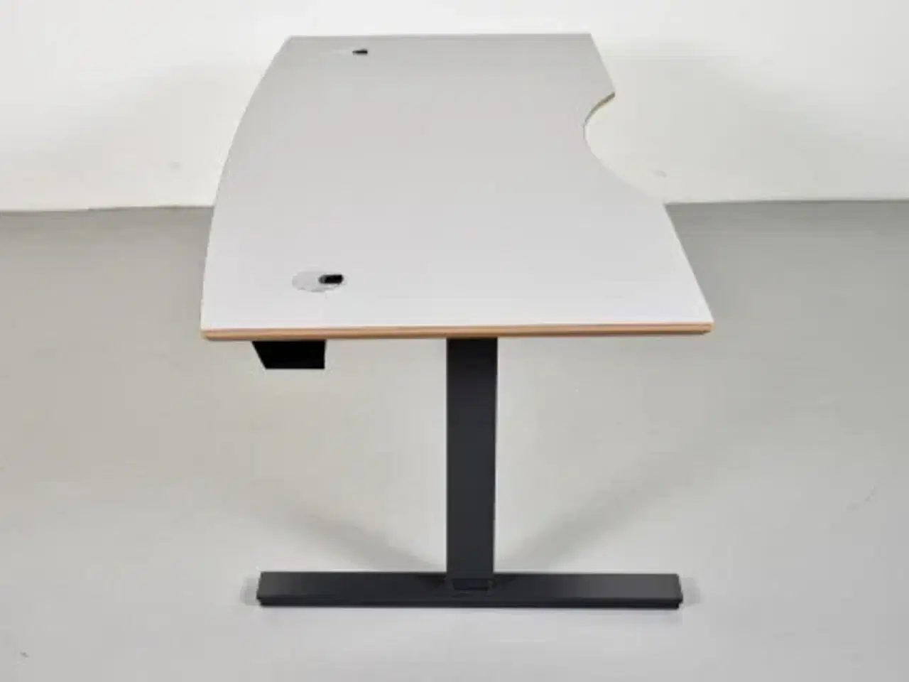 Billede 4 - Scan office hæve-/sænkebord med grå laminat og let buet plade, 178 cm.