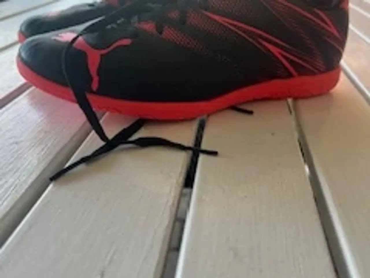 Billede 2 - Lækre indendørs Puma-fodboldsko st 43