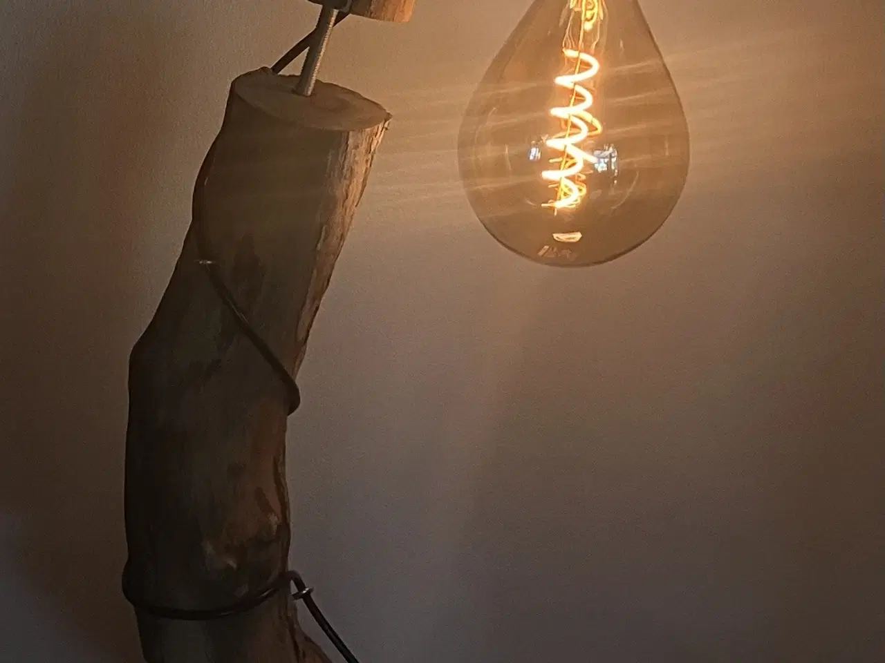 Billede 2 - Gulv / Stander Lampe af Drivtømmer 
