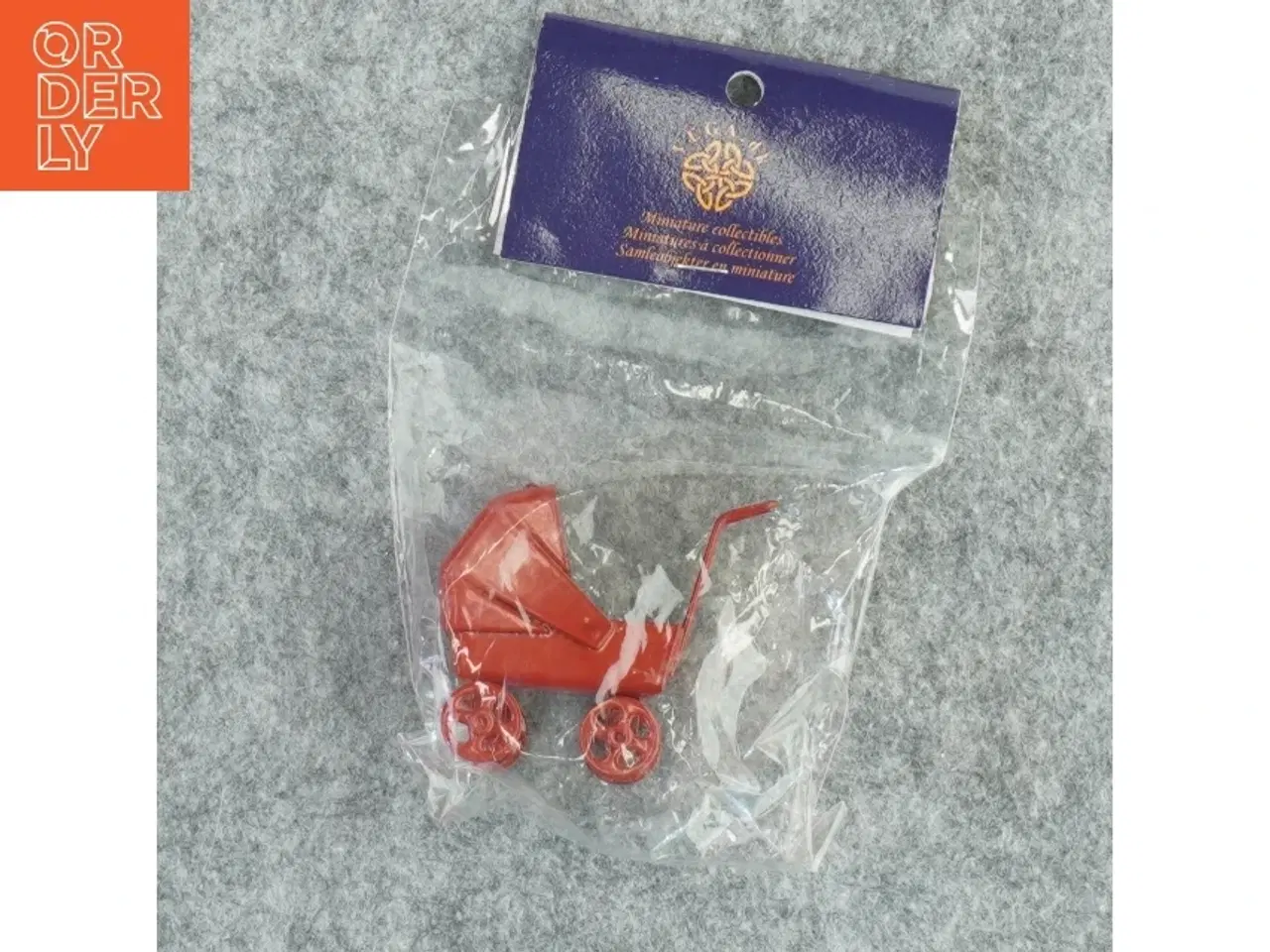 Billede 1 - Miniature dukkevogn fra Vega (str. 5x5 cm), dukkehus tilbehør