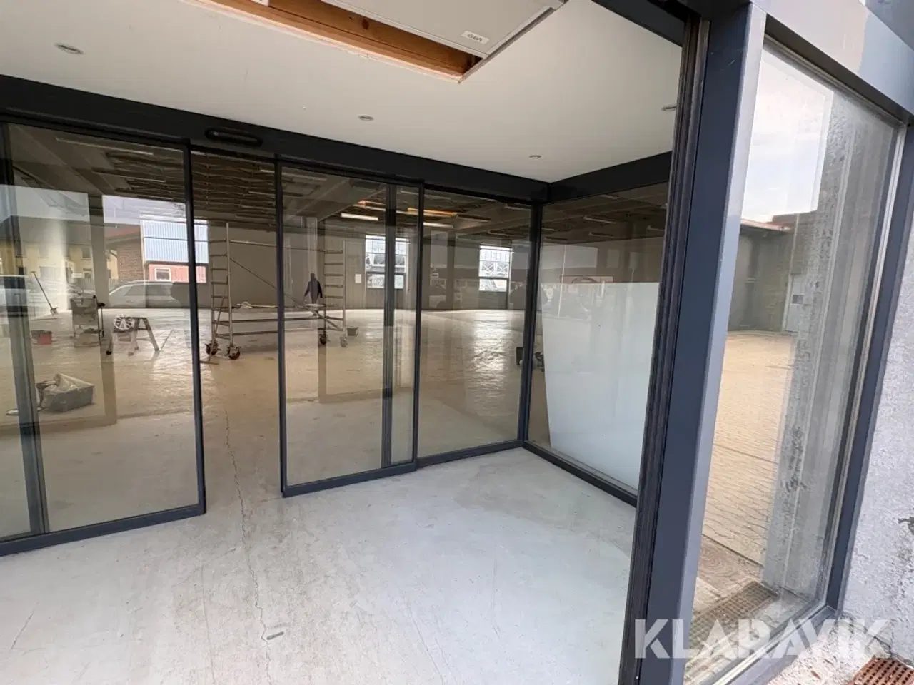 Billede 9 - Indgangsparti med vindfangssluse Record