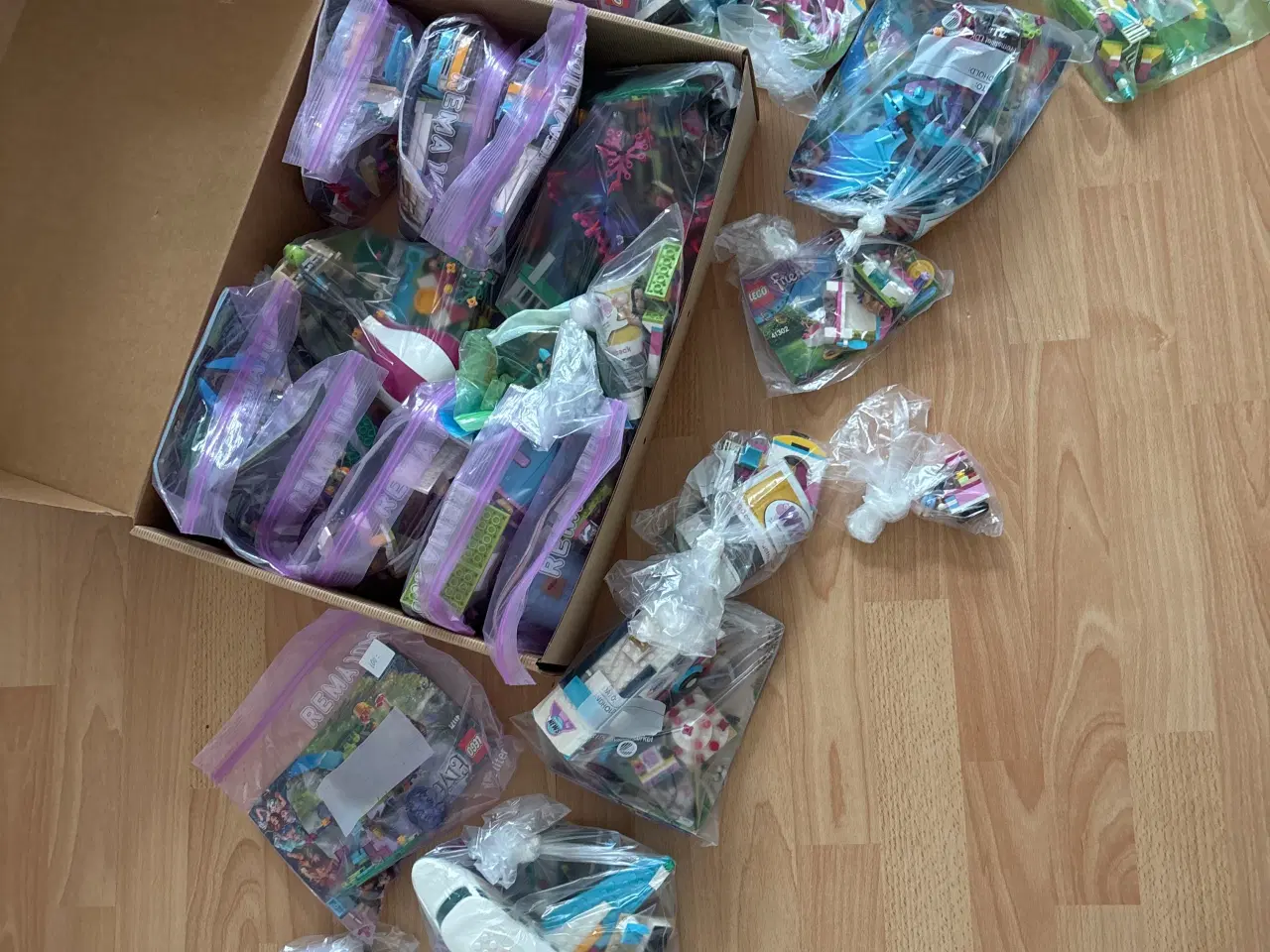 Billede 3 - Kasse Lego 