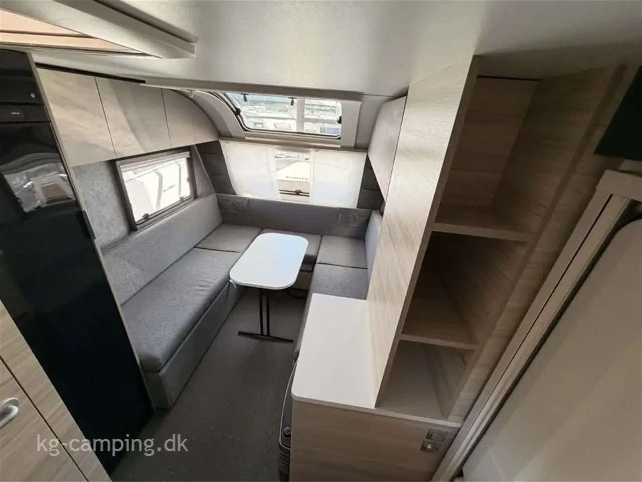 Billede 4 - 2026 - Adria Altea 362 LH   Adria Altea 362 LH - Klar til eventyr - Enkeltsenge - Stort 140L Køleskab
