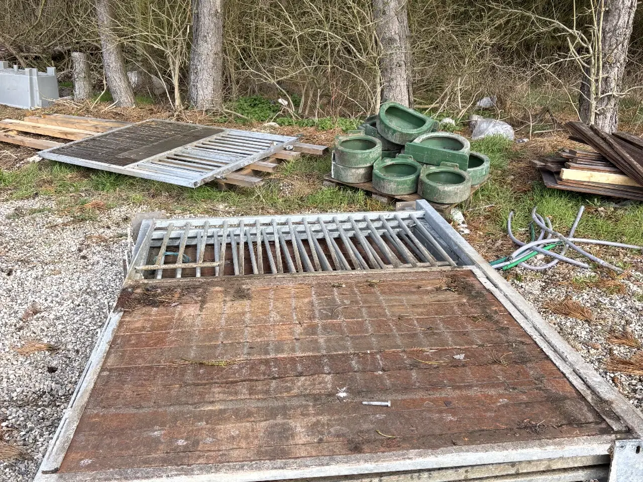 Billede 2 - Hestebokse i hårdttræ sælges