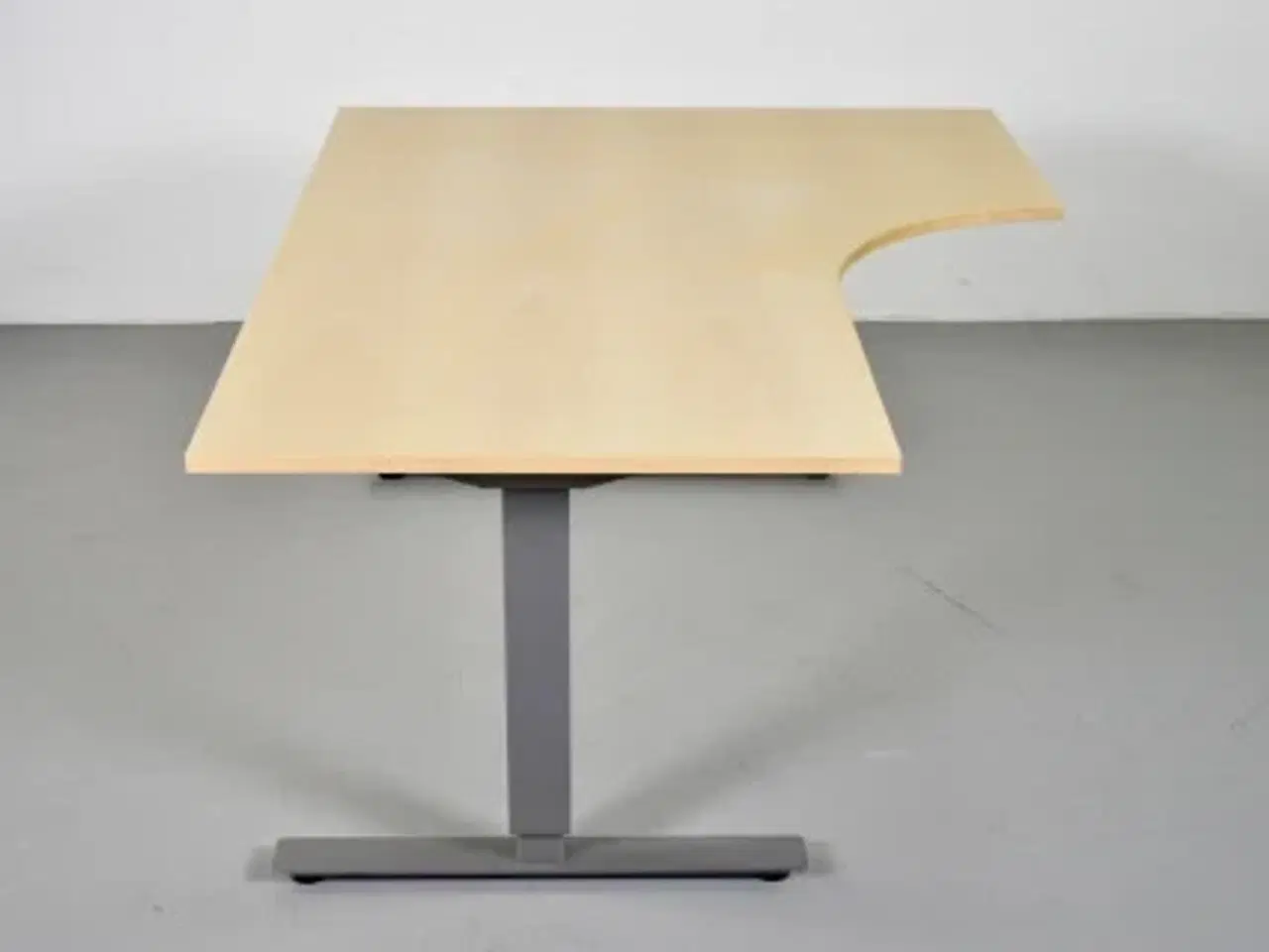 Billede 4 - Efg hæve-/sænkebord i ahorn med højresving, 160 cm.