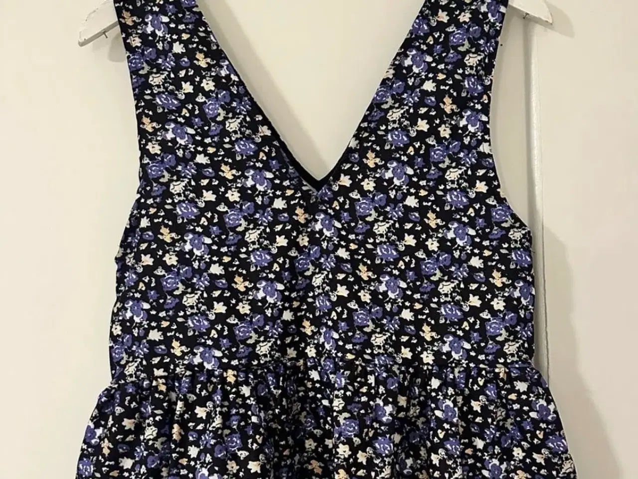 Billede 2 - Blomstret top - str. 34