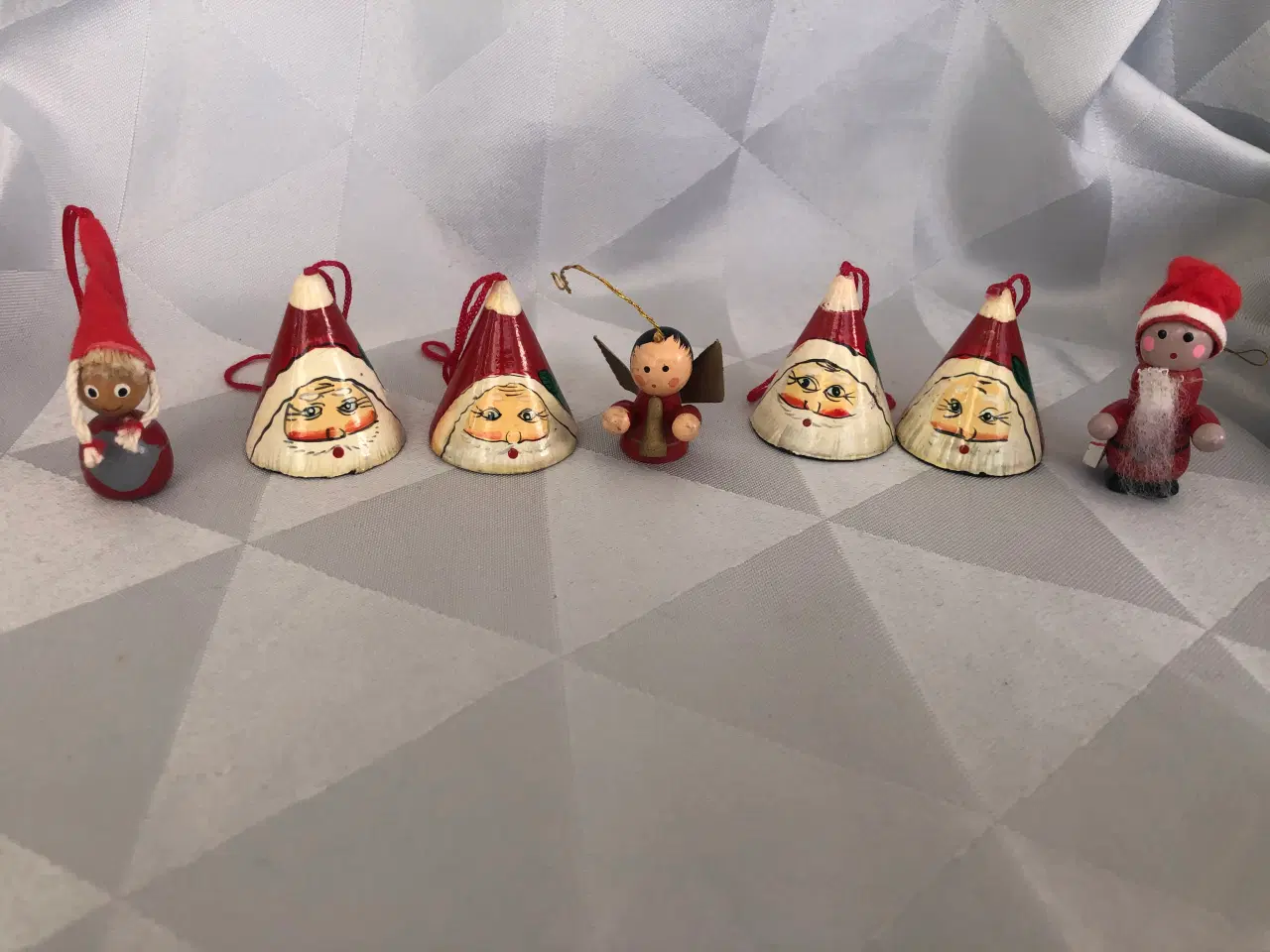 Billede 1 - 7 stks små jule træ figurer