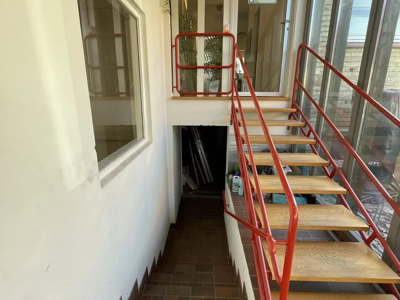 Billede 22 - 3 lejemål til lager. showroom, behandling, kontor m.m. Biladgang til lager –Skiltemulighed mod Grønnevej