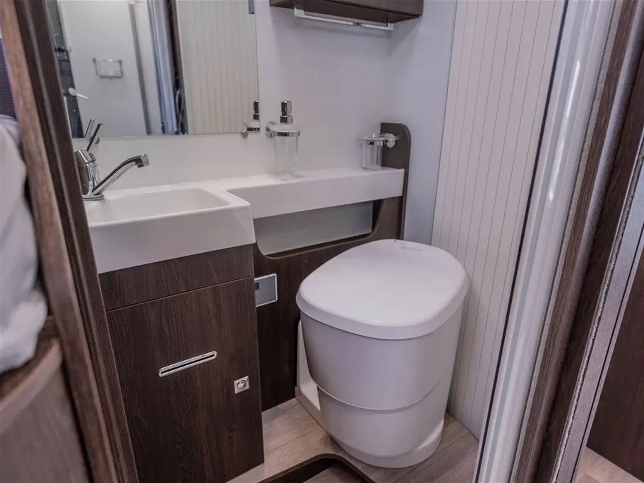 Billede 20 - 2023 - Benimar Sport 363 NK Ekstrem velholdt autocamper til familien