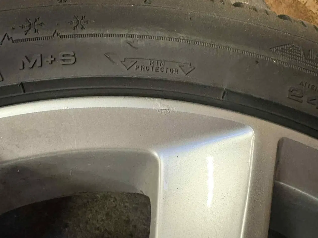 Billede 5 - Fine 5x108 Vinterhjul 245/45-18 - Nedsat