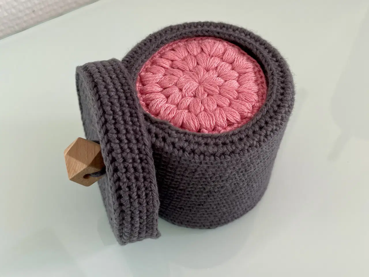 Billede 2 - Hæklede rondeller i beholder