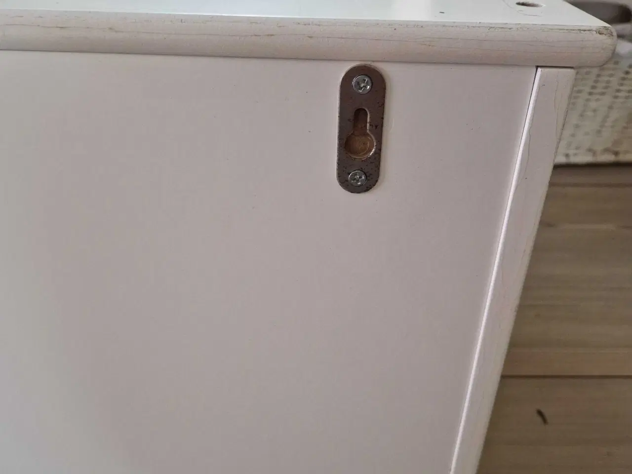 Billede 5 - Hattehylde med kurve og knager