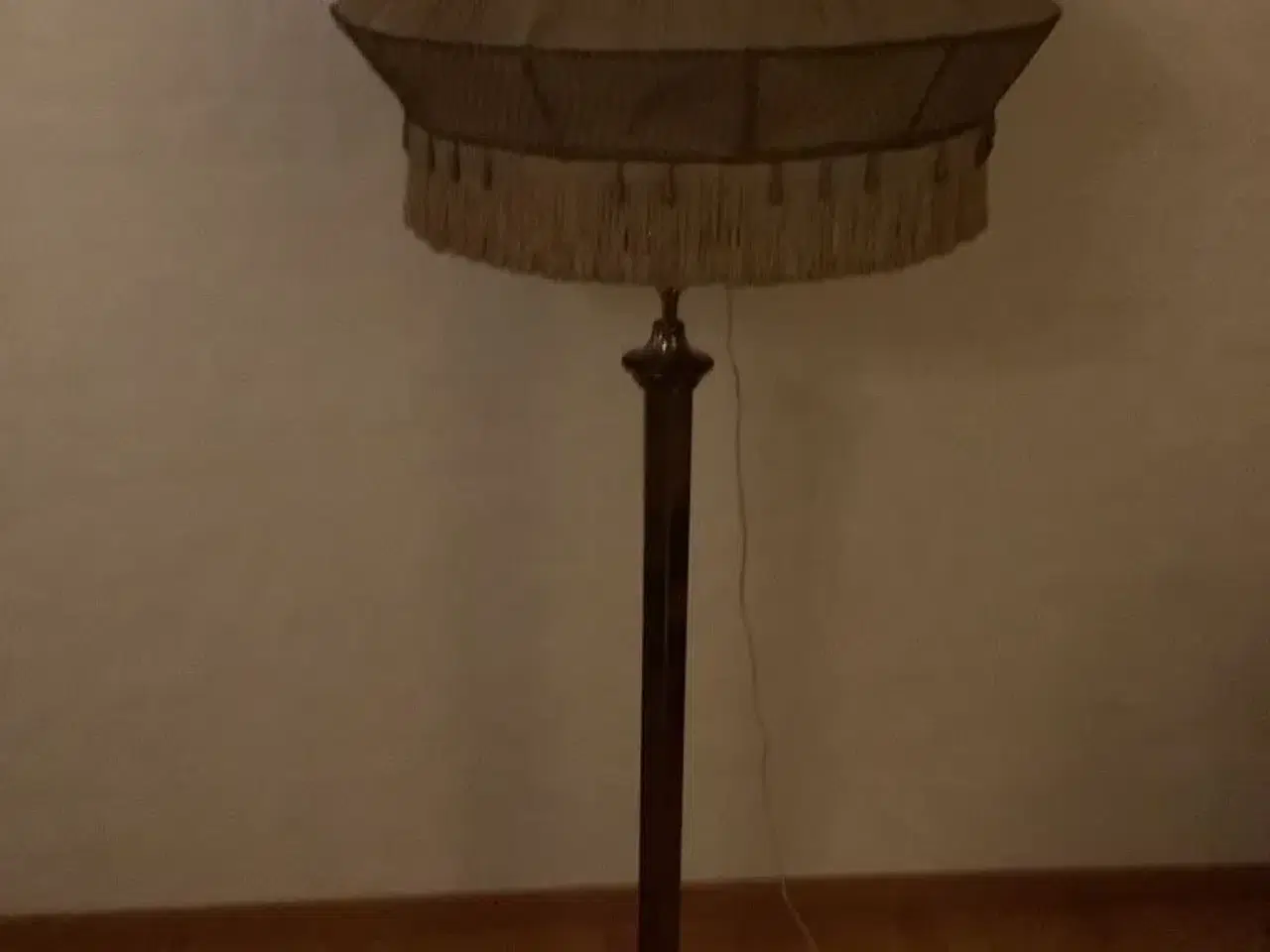 Billede 1 - Antik messing lampe