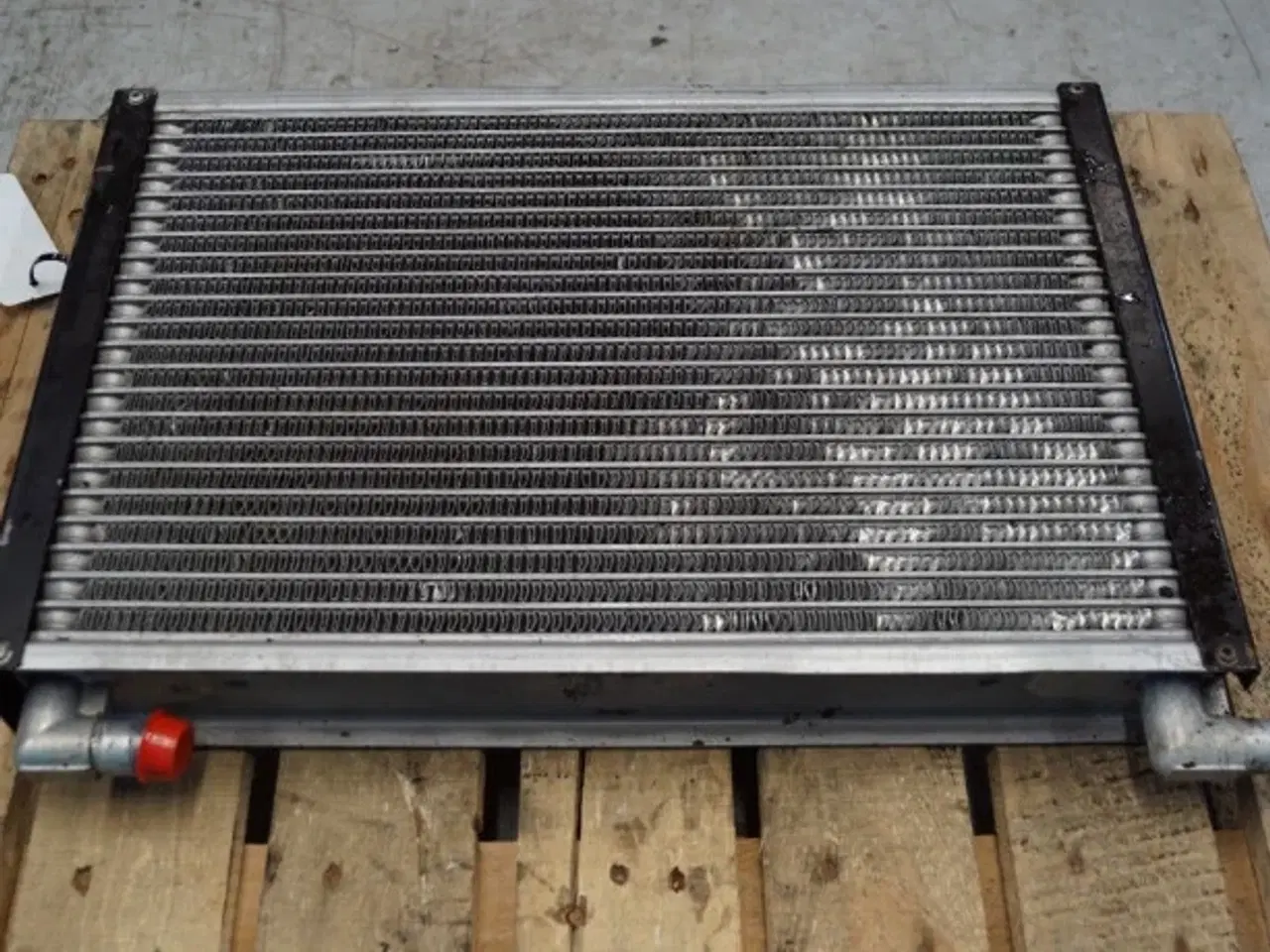 Billede 8 - Case 621D Olie Køler 401430A1