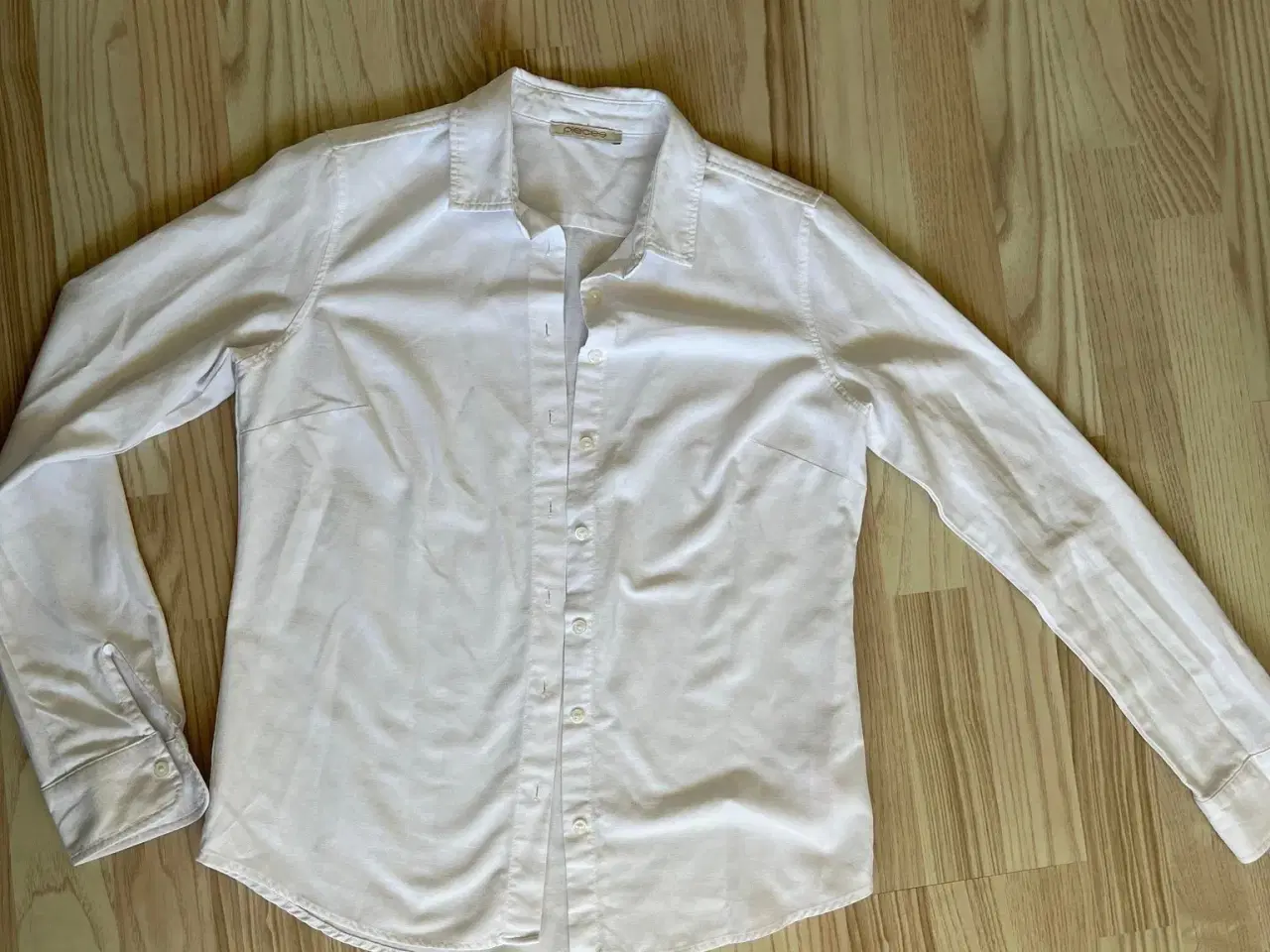 Billede 3 - Hvid skjorte