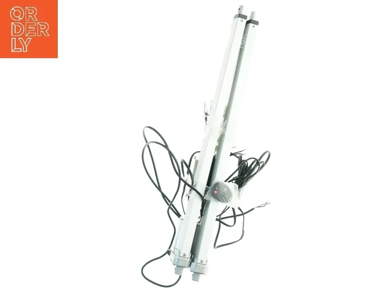 Billede 2 - To lineare aktuatorer - eller arme der kan åbne og lukke ting (str. 63 x 10 cm)