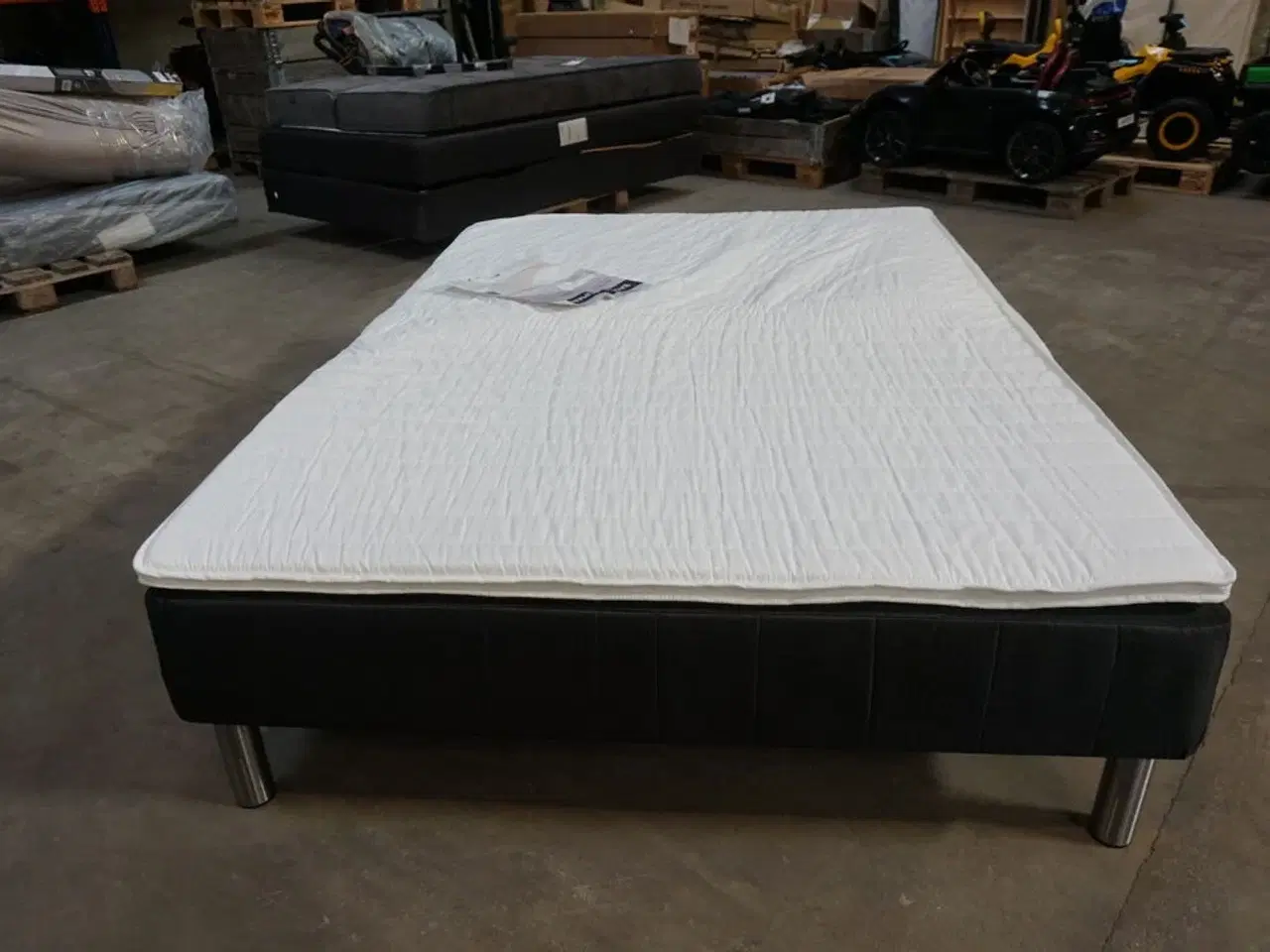 Billede 3 - Huma Premium Boxseng med stålben og topmadras 140x200 cm