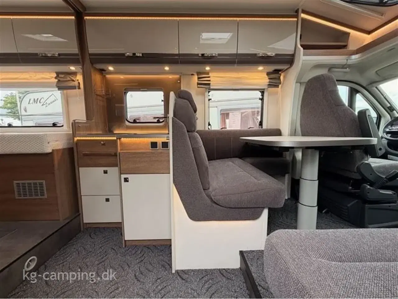 Billede 8 - 2022 - Dethleffs Trend T 7017   Flot og velholdt delintegreret autocamper med lave enkelt senge og massere af udstyr