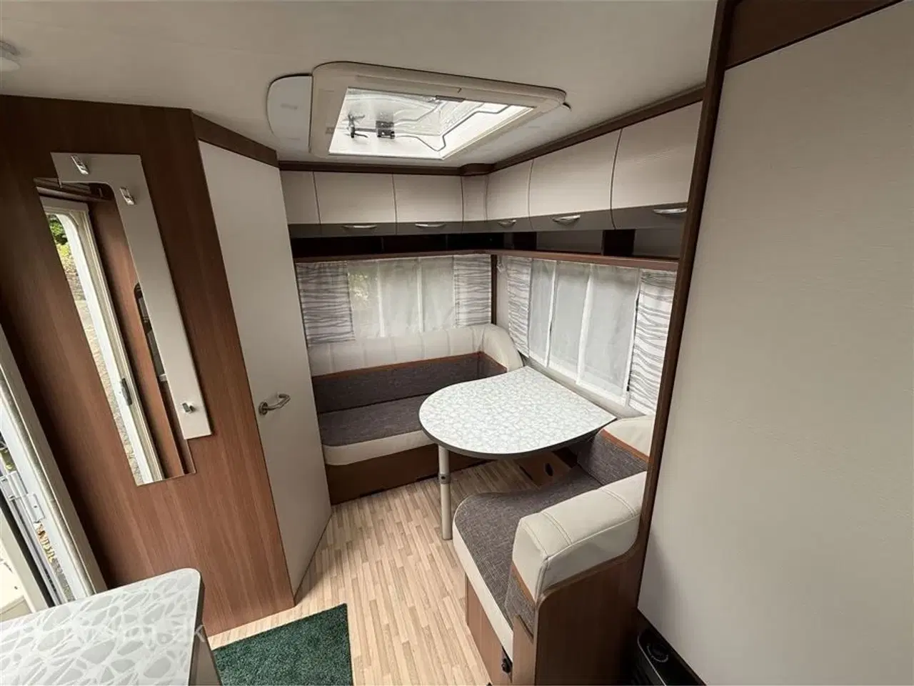 Billede 3 - 2014 - LMC Vivo 400 D   Dejlig Rejse vogn med dobbeltseng fra Hinshøj Caravan