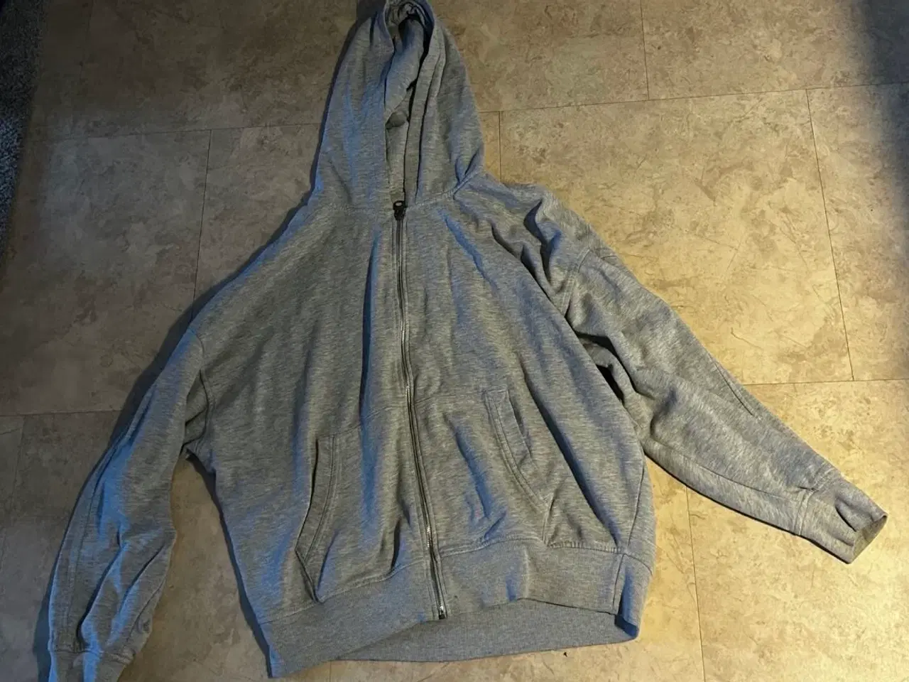 Billede 1 - Sælger 5 par lynlås trøjer
