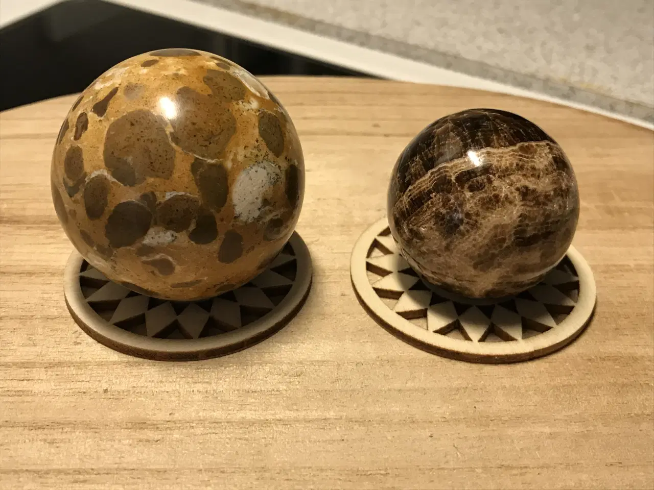Billede 1 - Forskellige krystalkugler, 2 stk. 