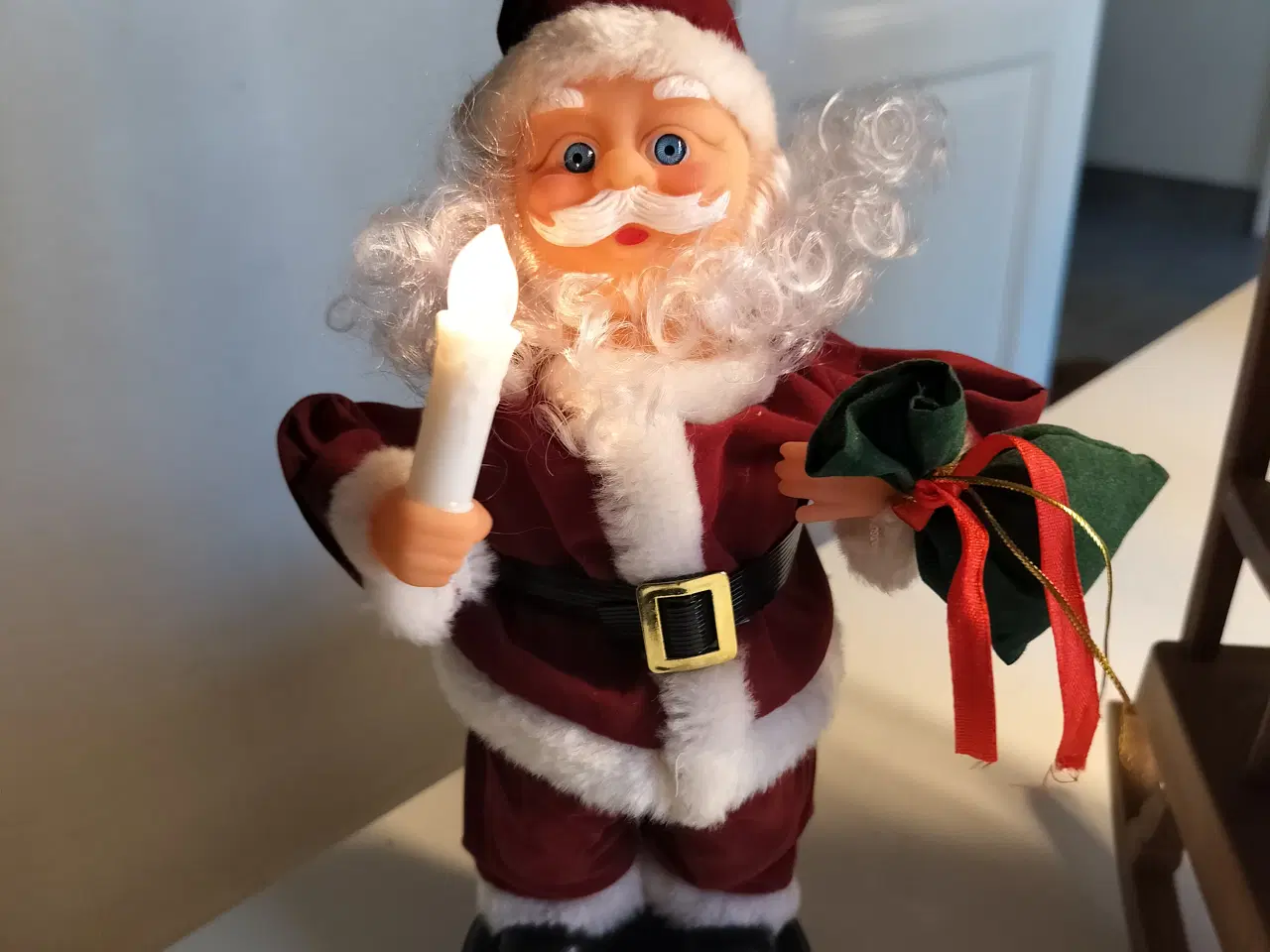 Billede 2 - Julemand med julemusik og lys som kører på batteri