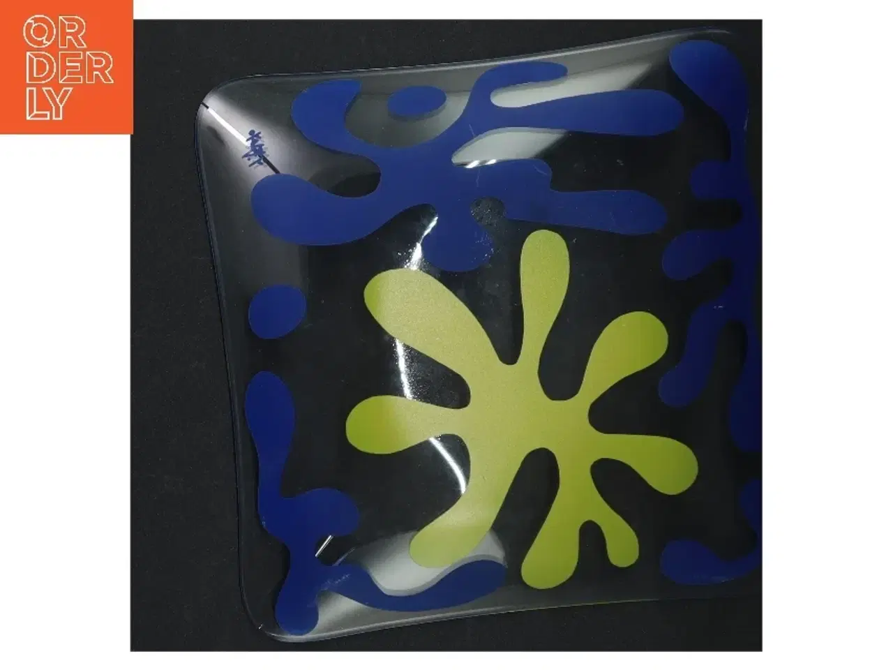 Billede 4 - Glasfad med blå og gul dekoration (str. 19 x 19 cm)