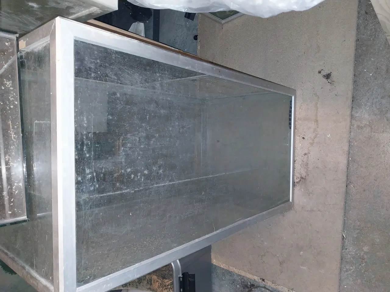 Billede 1 - Akvarie 128 liter skal fuges.