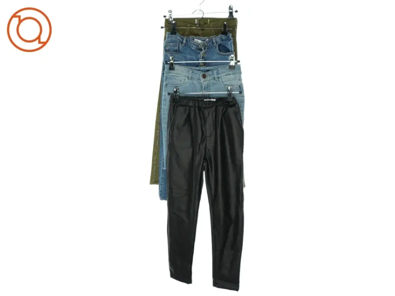 Billede 1 - 3 par bukser og en nederdel (str. ca. 128)