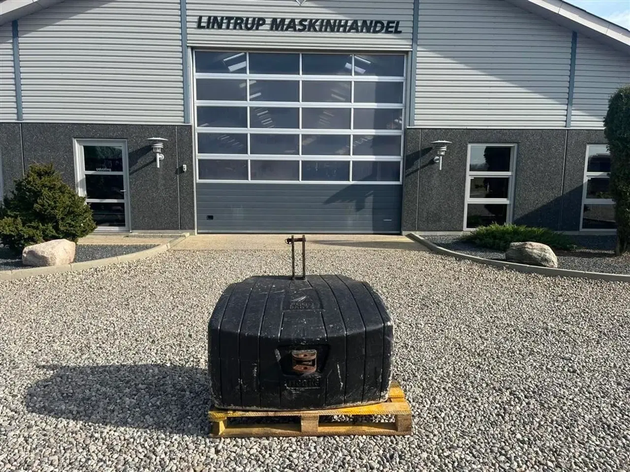 Billede 1 - AGCO 1100 kg Frontvægt  med træk til 3.punkts ophæng