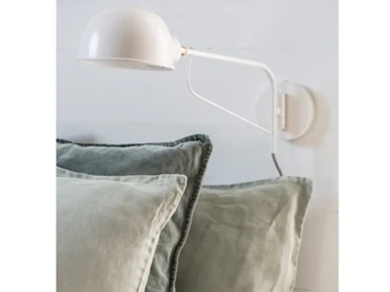 Billede 2 - Væglampe, i mat hvid metal