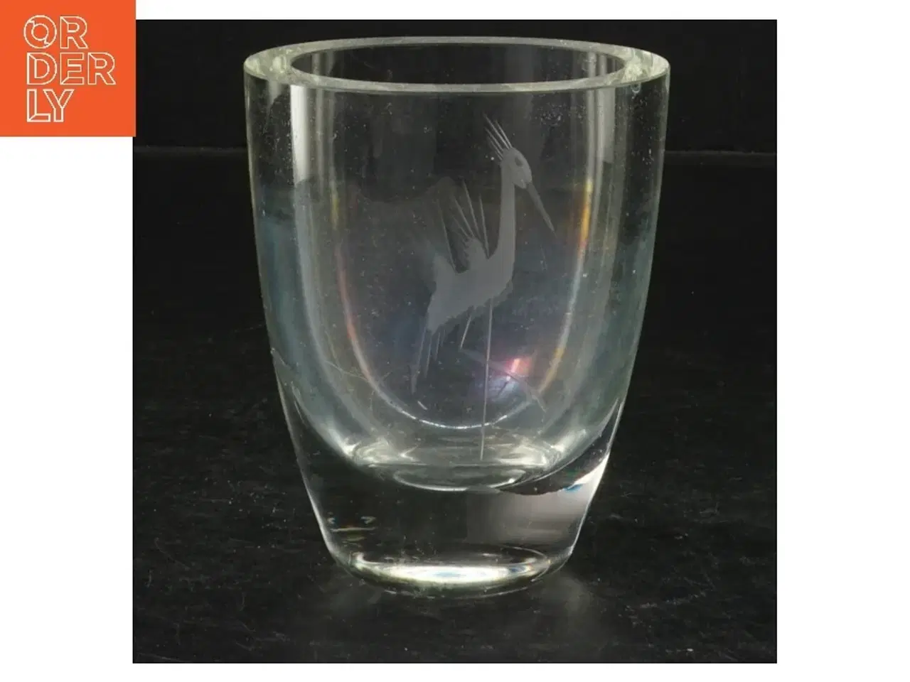 Billede 1 - Lille glasvase med gravering (str. 10,5 cm)