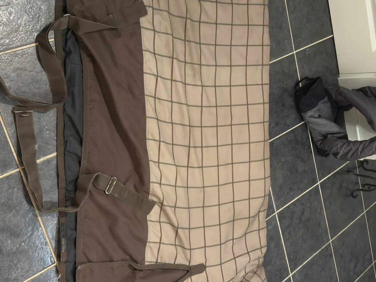 Billede 1 - Vinterdækken med hals 155