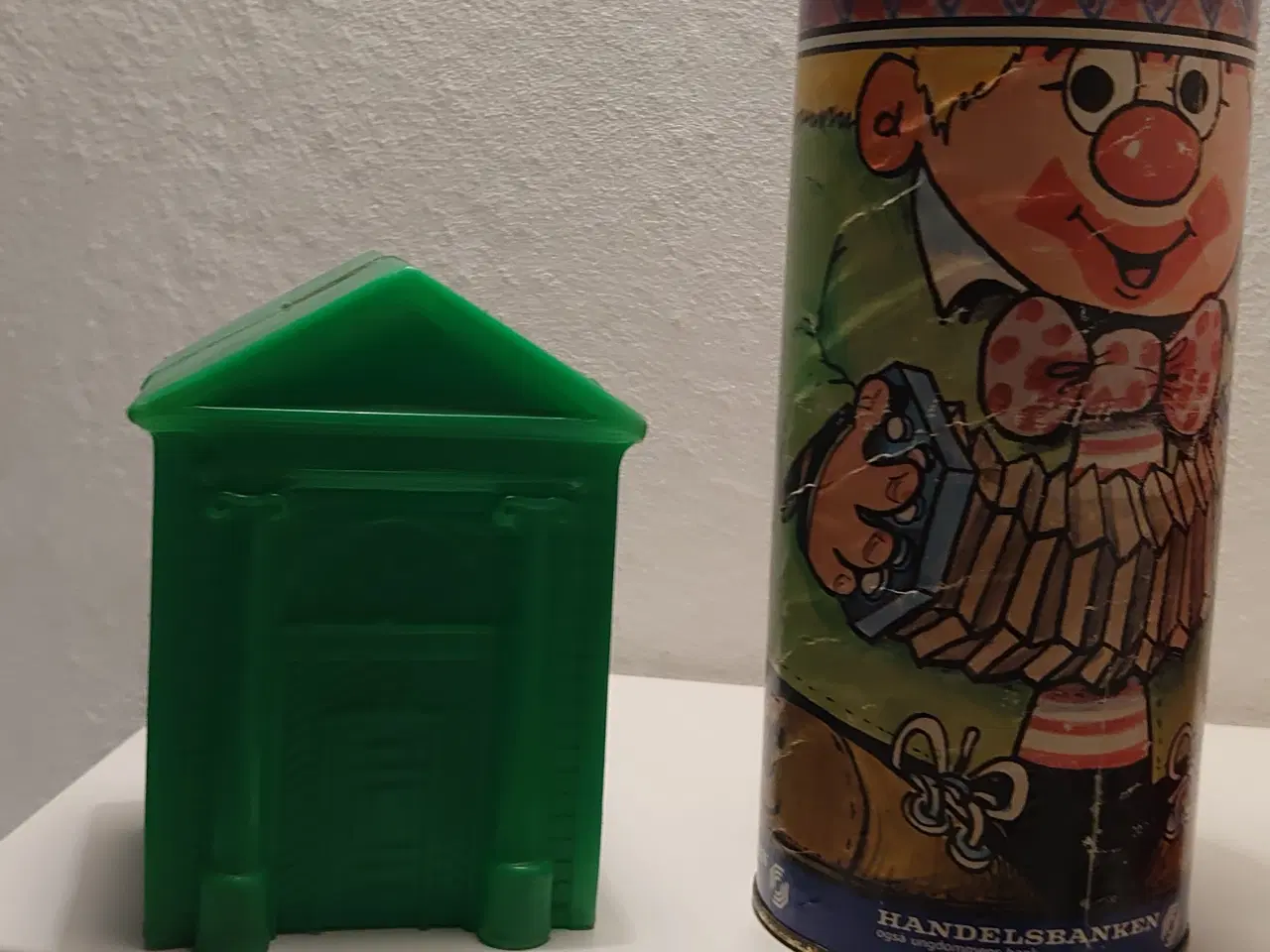 Billede 2 - 8 stk vintage sparebøsser sælges samlet.