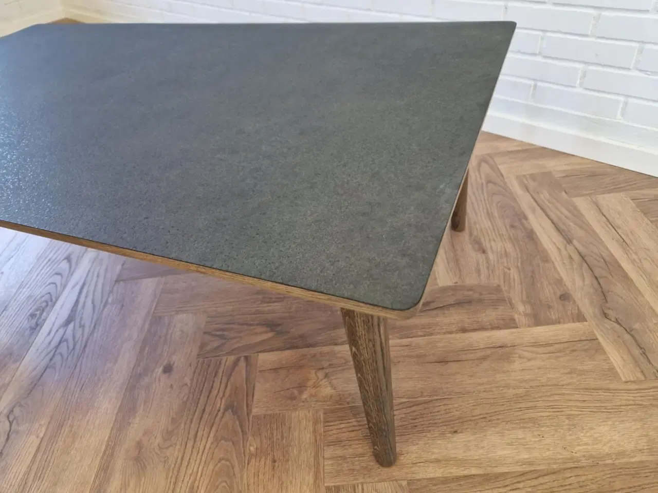 Billede 3 - Nyt stort sofabord med stone look laminat 