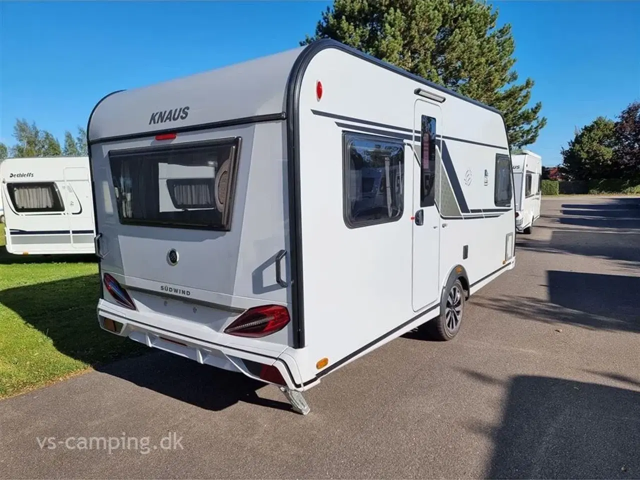 Billede 2 - 2024 - Knaus Südwind 450 FU "60 Years"   LÆKKER CAMPINGVOGN I DE NYE INNOVATIVE FARVER.