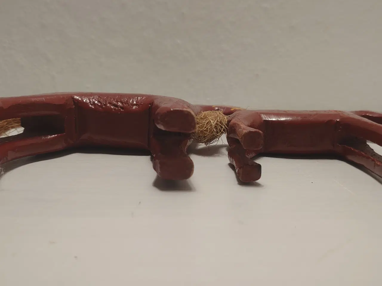 Billede 5 - Fængselslegetøj: Brun hest og føl. L. 12 og 9cm