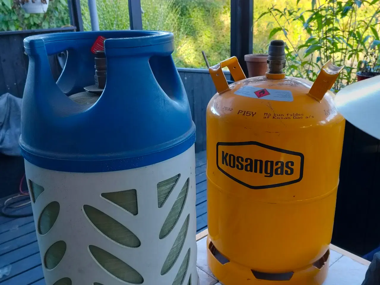 Billede 1 - To stk gas flasker
