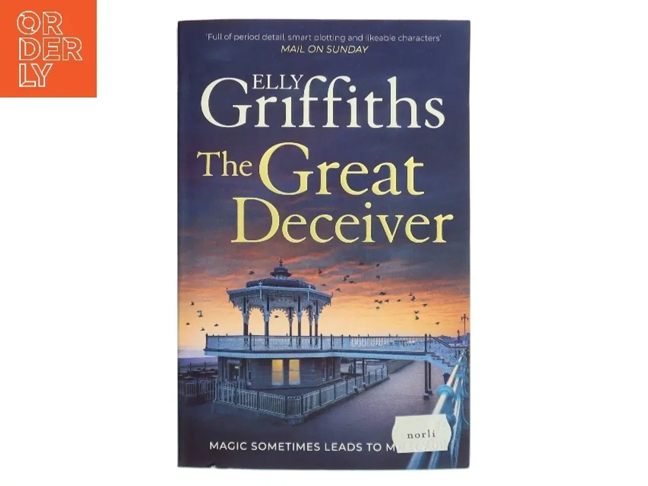 Billede 1 - The Great Deceiver af Elly Griffiths (Bog)