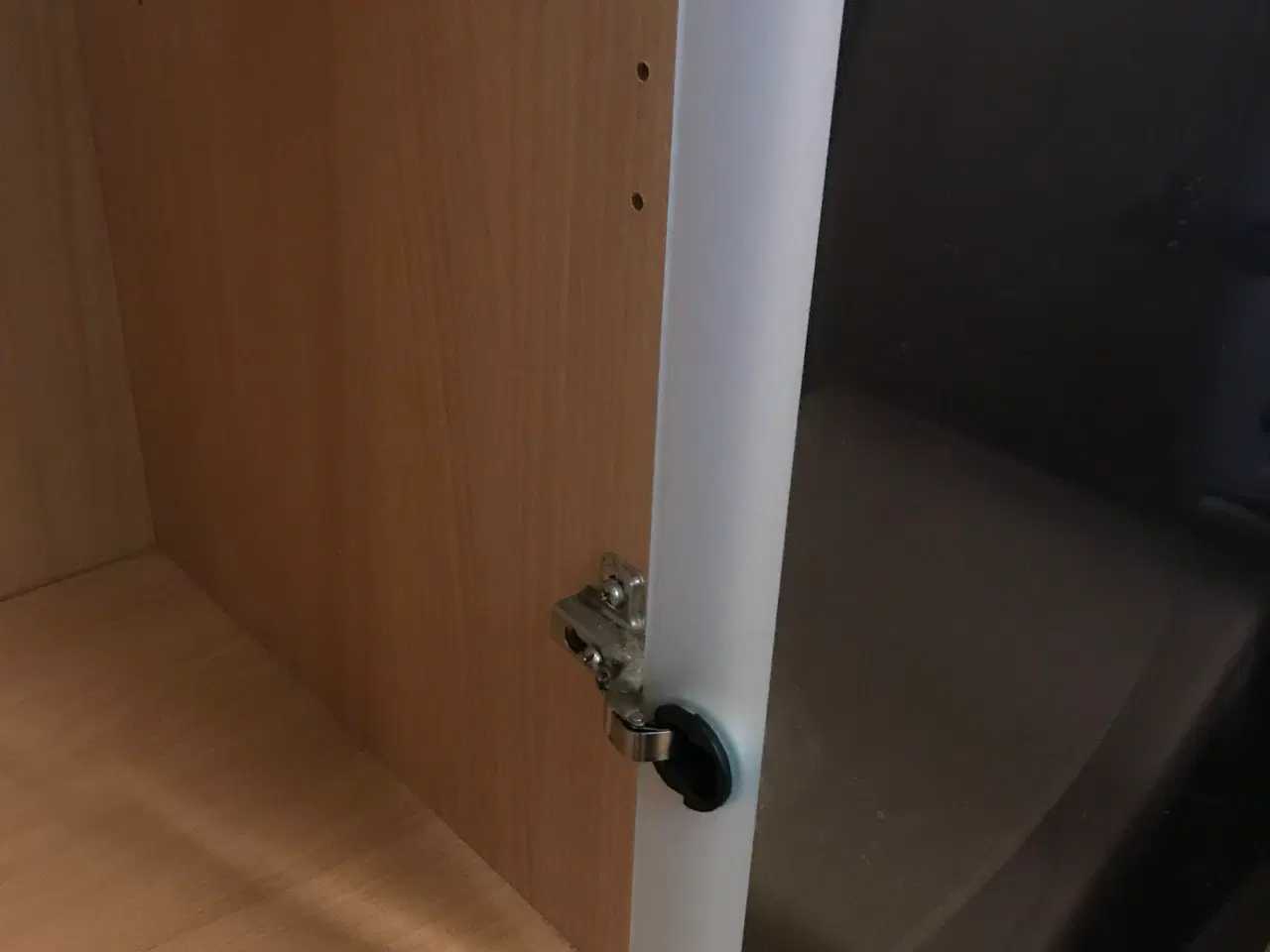 Billede 5 - Brun glasreol sælges