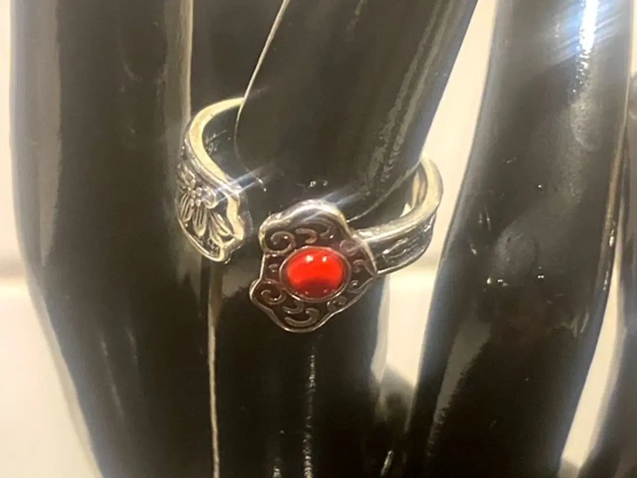 Billede 1 - * Sterlingsølv; Antik fingerring - med rød sten