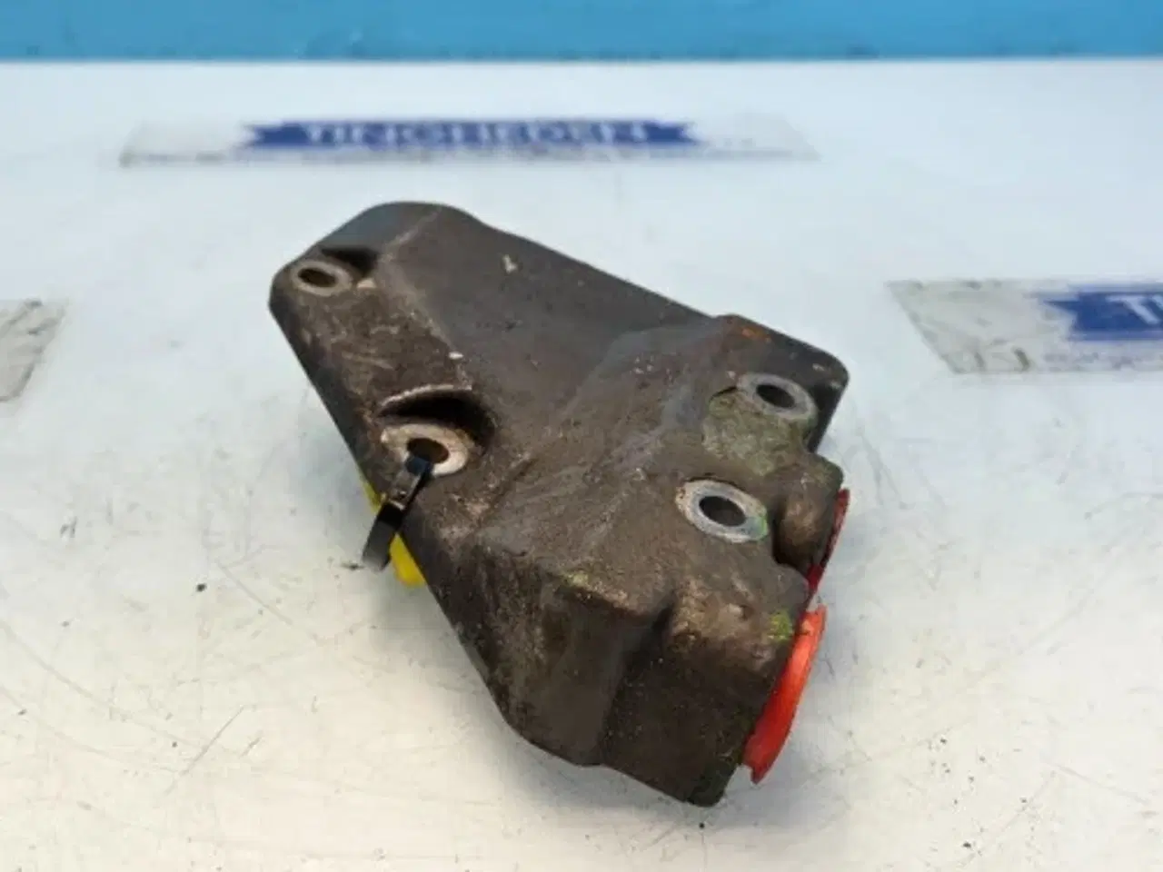 Billede 7 - John Deere  6068   Adapter Til Motoroliefilter   DZ122690