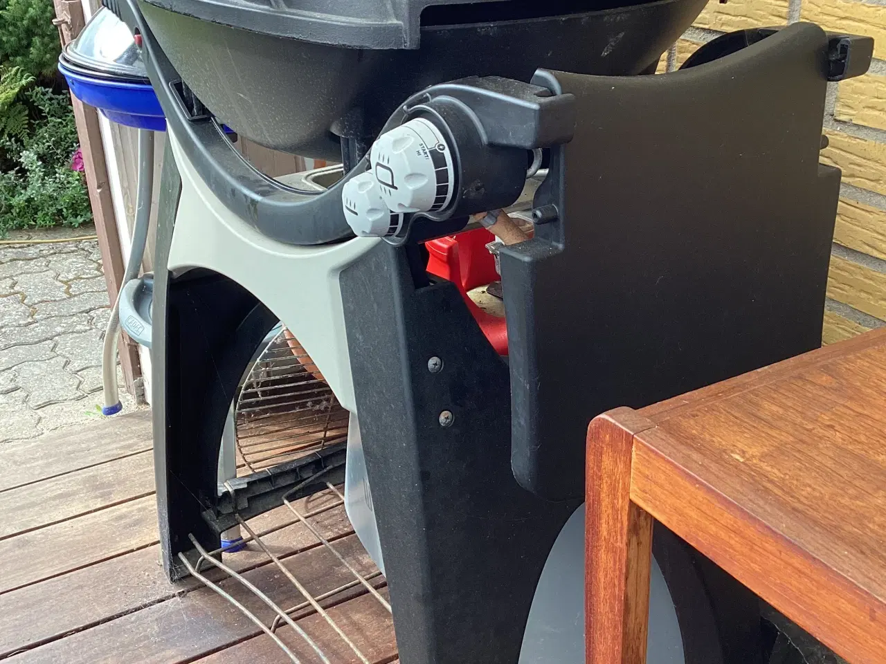 Billede 2 - Weber gasgrill med sideborde