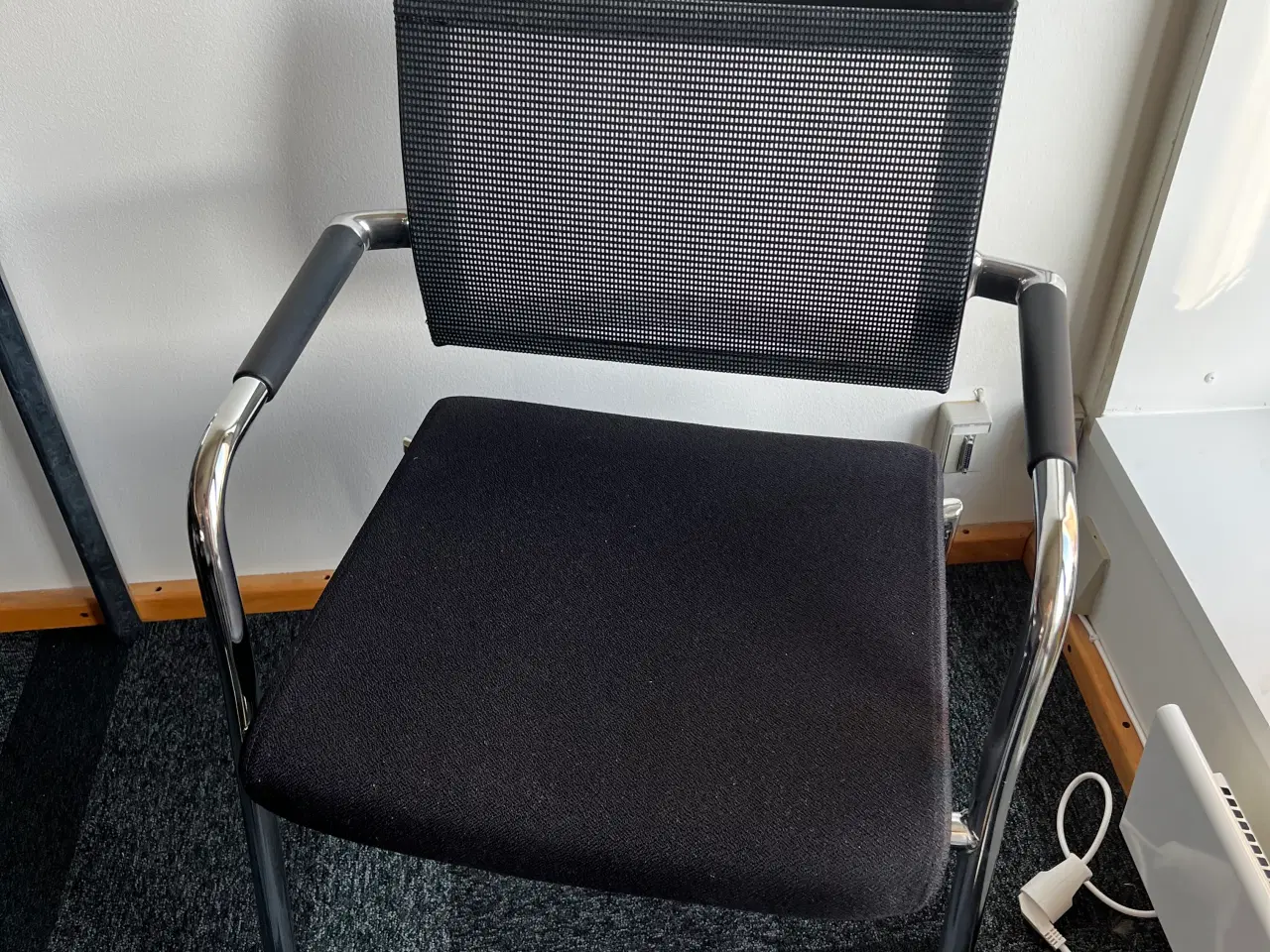 Billede 3 - Rh kontorstole og Dencon skin stole og borde